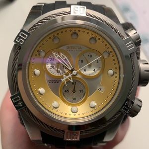 ❌SOLD❌ ✨Men’s Invicta Watch: Bolt Tesla 21811✨